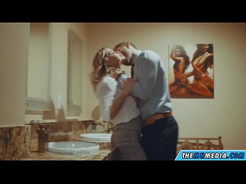 ❤️ 當一個豐滿的金發女郎在公共廁所引誘你時 ❌ 優質色情 在我們這裡 zh-tw.shufflesex-com.ru ❌️
